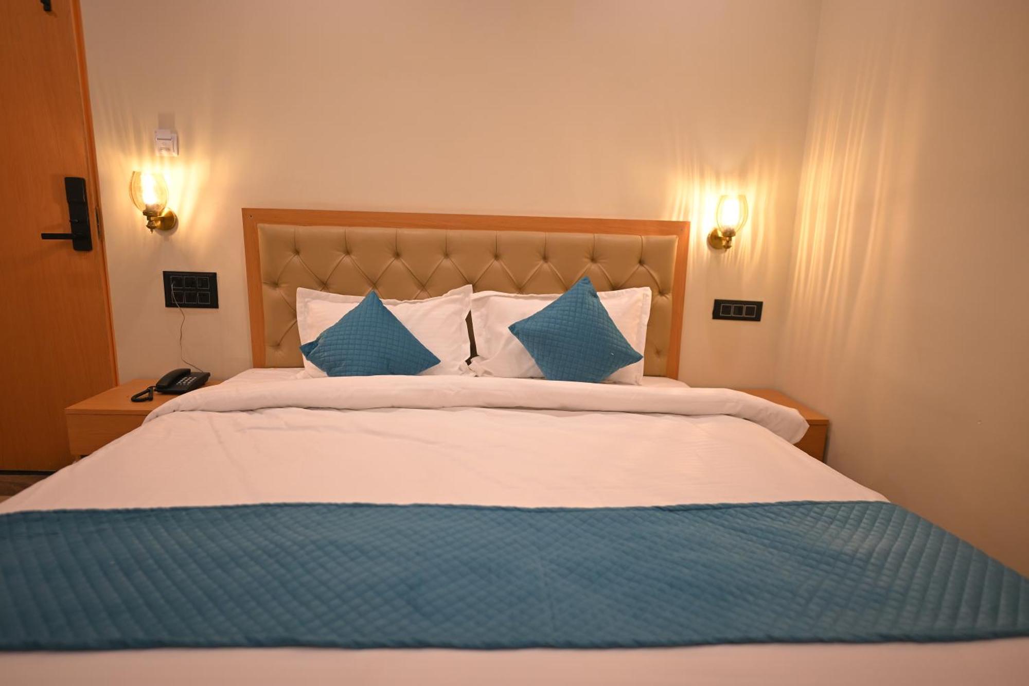 Sunrise Vista Inn Prayagraj Bagian luar foto